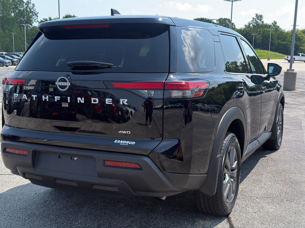 2025 Nissan Pathfinder — detail view